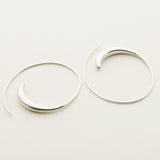 SMÅ ASYMMETRISKE HOOPS - sølv