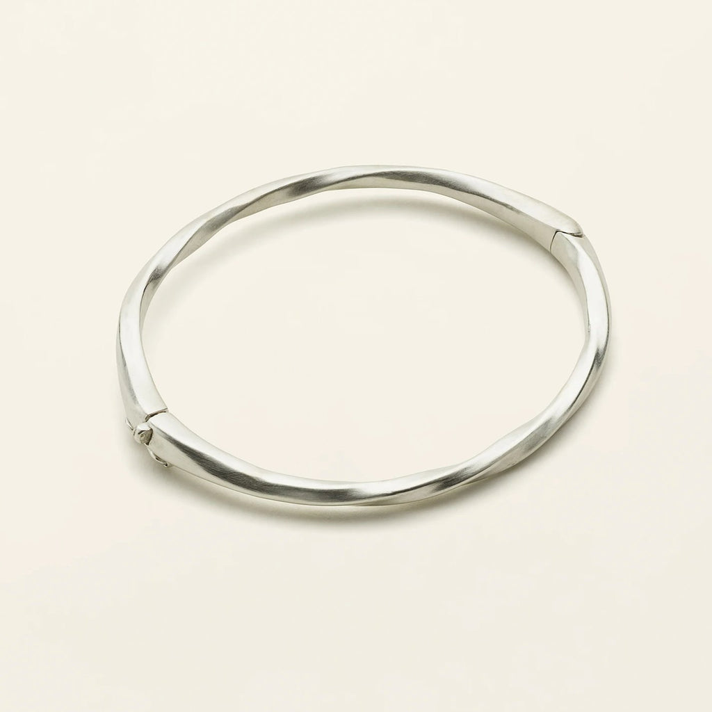 FLOW BANGLE - mat sølv